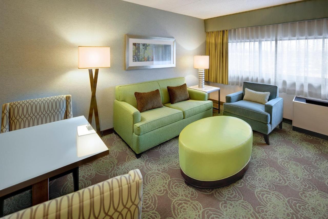 Отель Crowne Plaza Lansing By Ihg Экстерьер фото