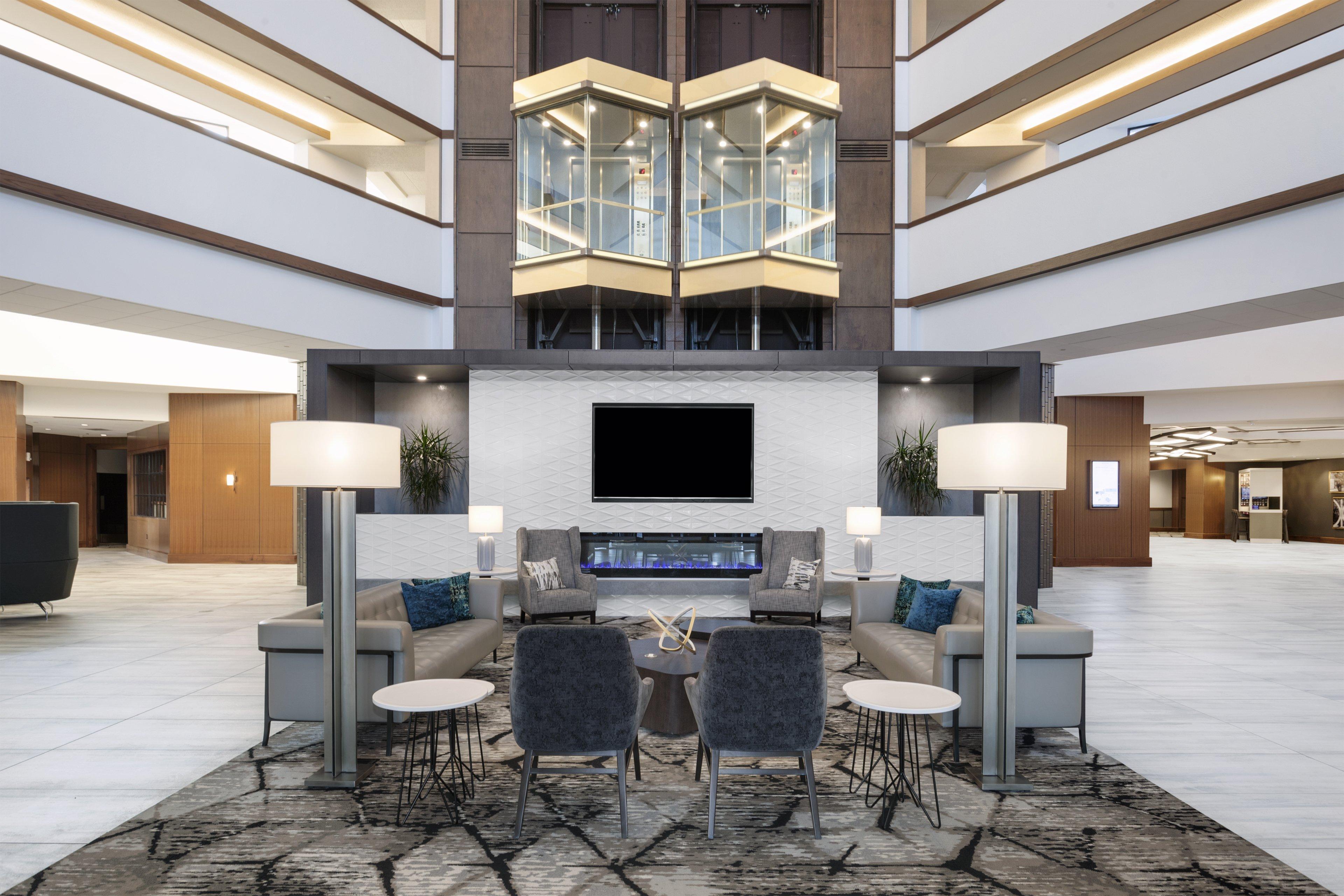 Отель Crowne Plaza Lansing By Ihg Экстерьер фото