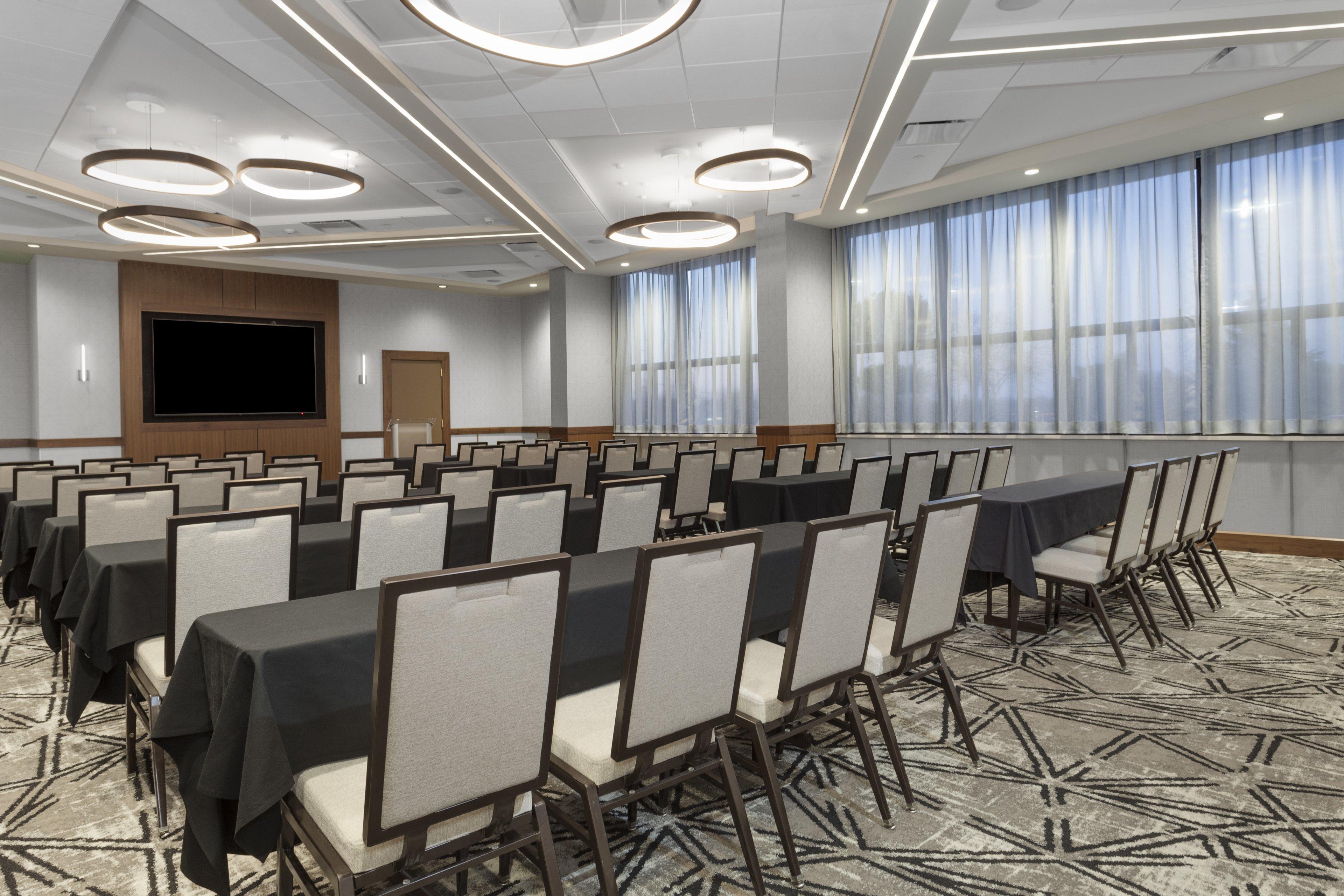 Отель Crowne Plaza Lansing By Ihg Экстерьер фото