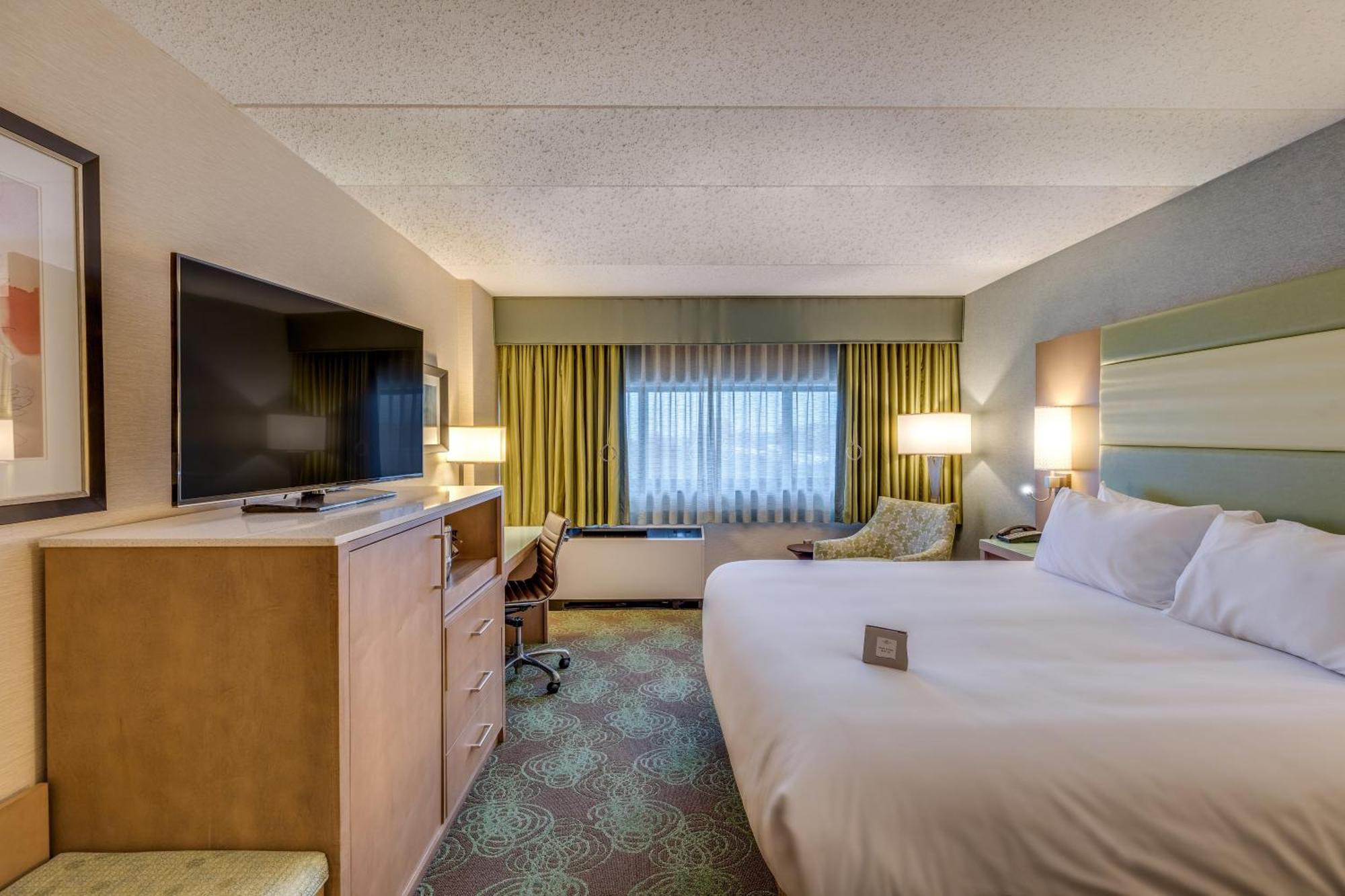 Отель Crowne Plaza Lansing By Ihg Экстерьер фото