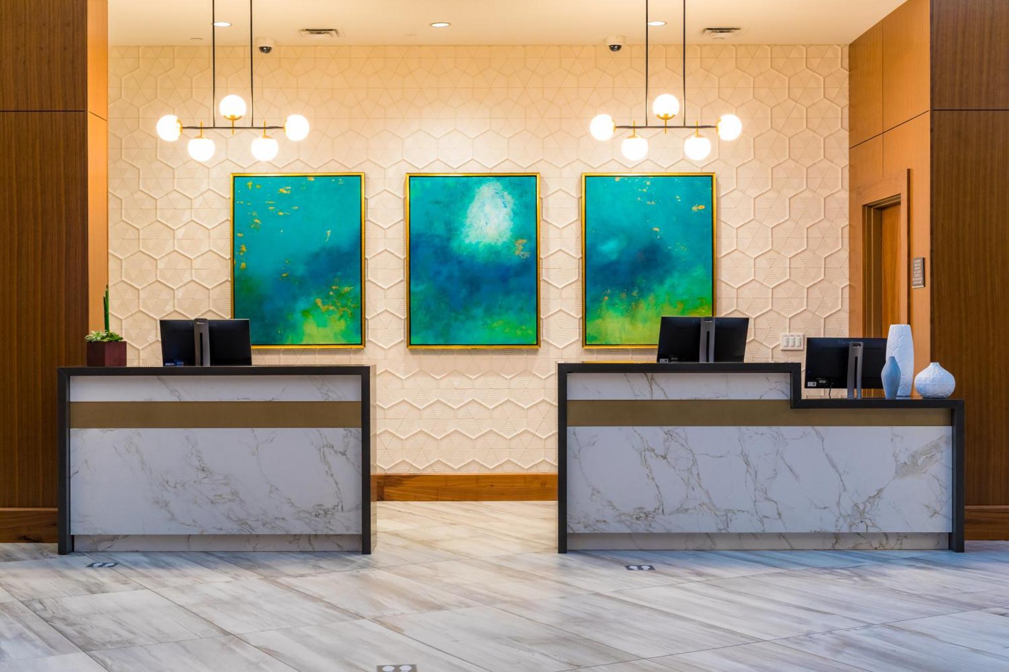 Отель Crowne Plaza Lansing By Ihg Экстерьер фото