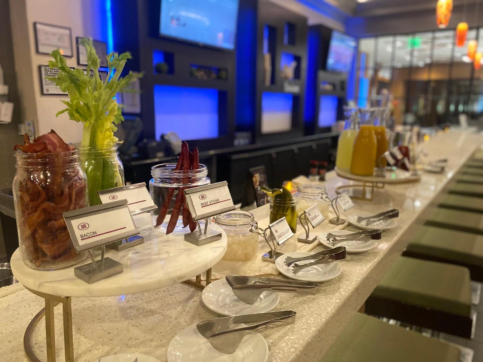 Отель Crowne Plaza Lansing By Ihg Экстерьер фото