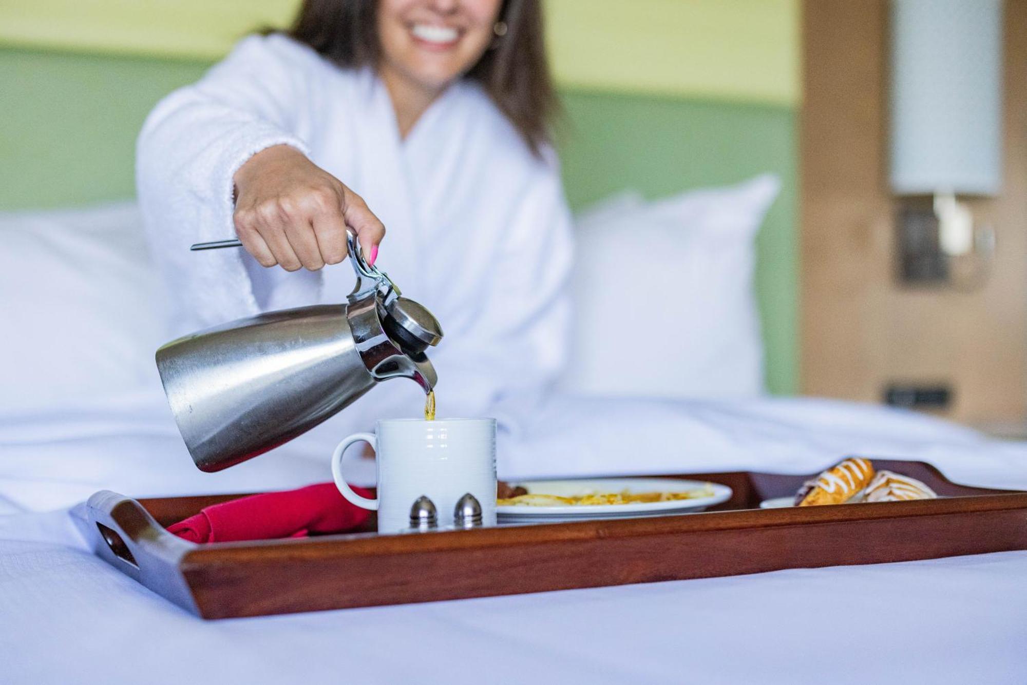 Отель Crowne Plaza Lansing By Ihg Экстерьер фото