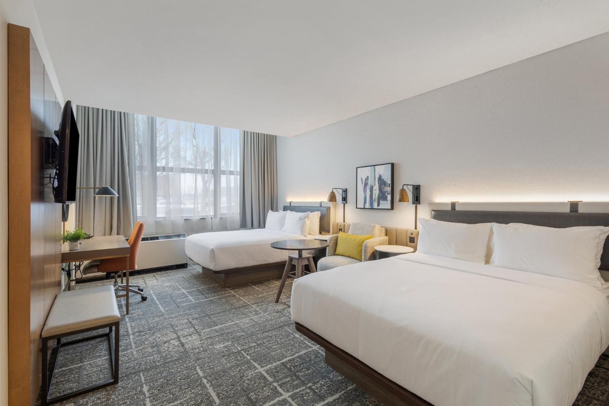 Отель Crowne Plaza Lansing By Ihg Экстерьер фото